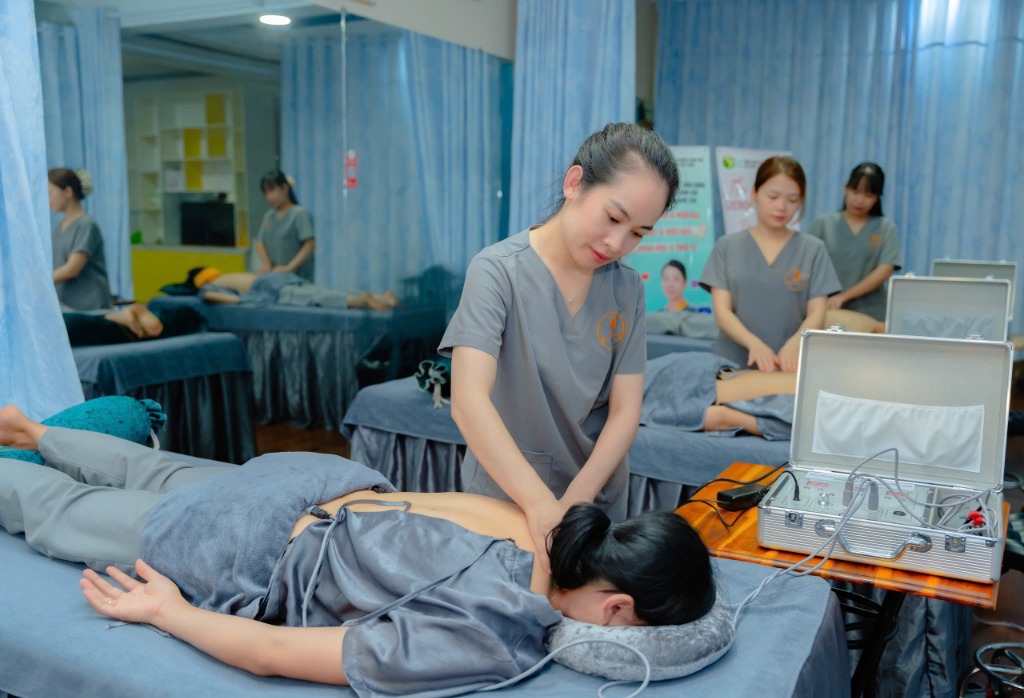 Thực hành đả thông kinh lạc DDS trên giường chăm sóc